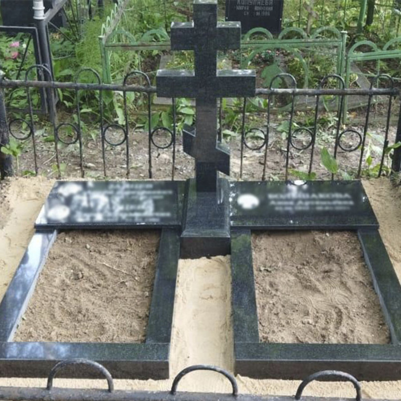 Гранітний хрест з двома надгробками з надписами № 79848