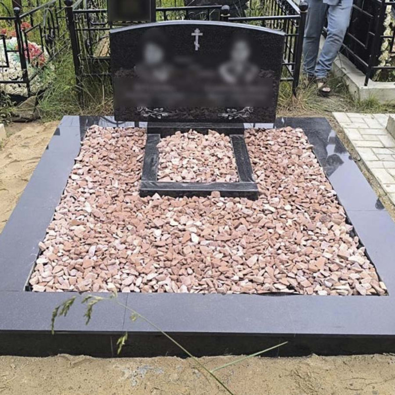 Пам'ятник для двох з квітником і гранітною плиткою № 64813