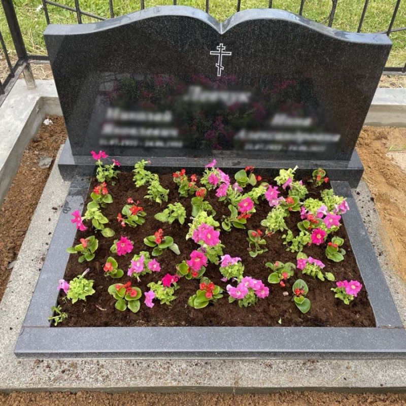 Текстовий пам'ятник для двох і гранітним квітником № 42129