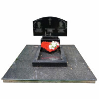 Горизонтальний пам'ятник для трьох на гранітній підставці № 70265