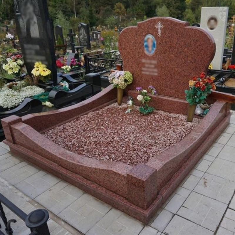 Пам'ятник на двох з керамічним медальйоном та гранітним бордюром № 19889