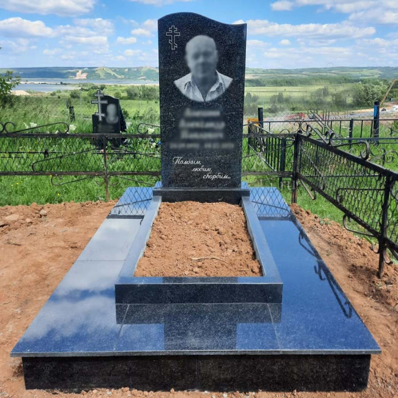 Вертикальний пам'ятник з портретом та надписами № 35377