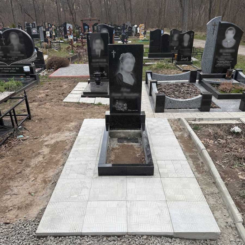 Бюджетний пам'ятник на кладовище № 61338