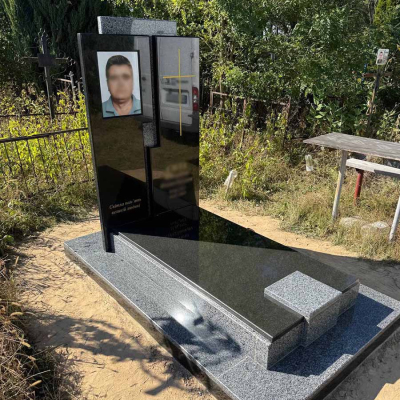 Пам'ятник на одного з бакинського та покостівкського граніту під ключ № 77473