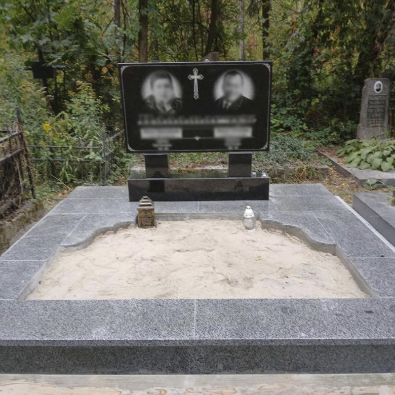 Горизонтальний пам'ятник на двох з покостівським цоколем під ключ № 51597