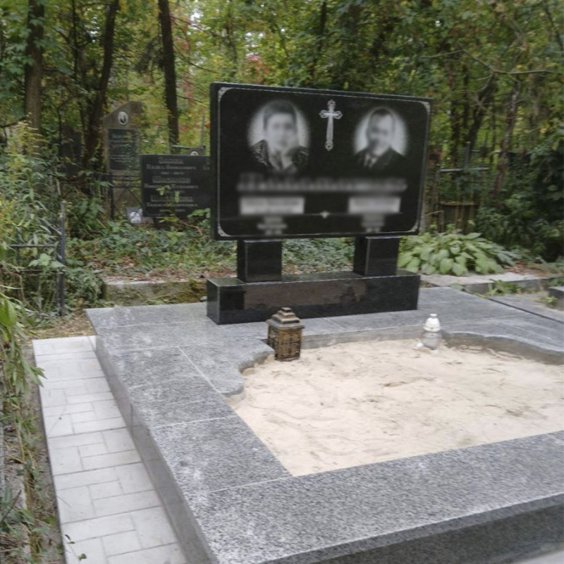 Горизонтальний пам'ятник на двох з покостівським цоколем під ключ № 51597