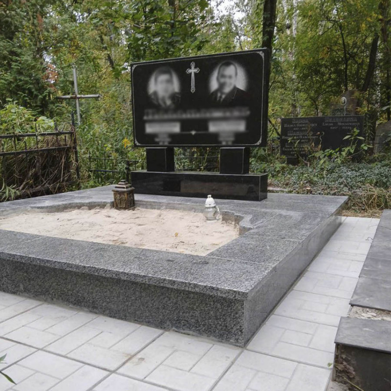 Горизонтальний пам'ятник на двох з покостівським цоколем під ключ № 51597