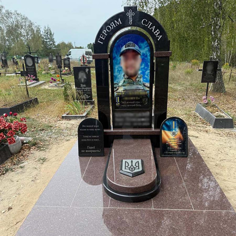 Пам'ятник для військового на кладовище з токівського граніту під ключ № 58067