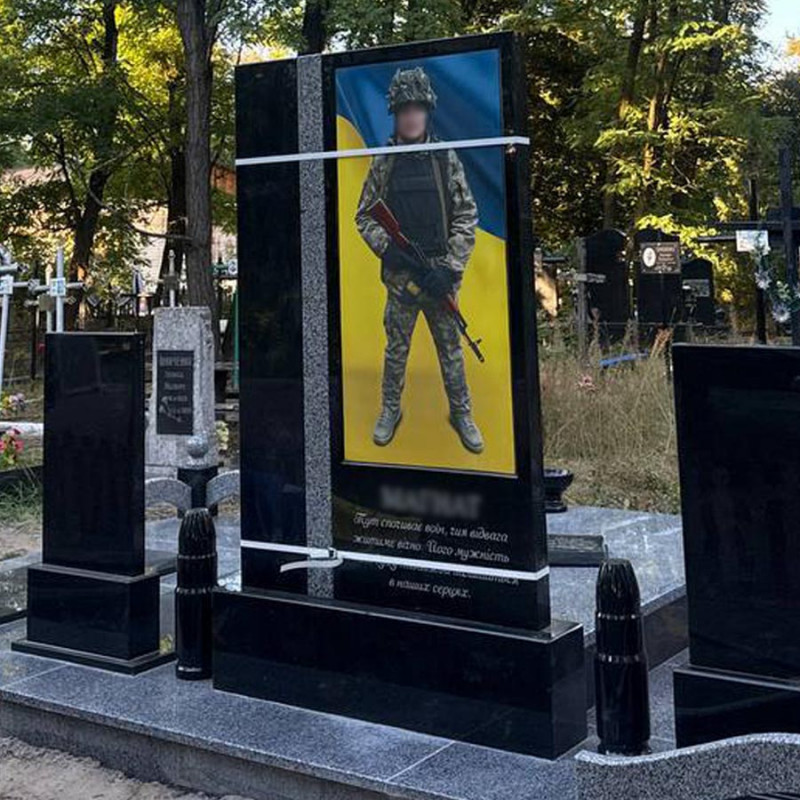 Сімейний меморіальний комплекс на чотирьох з букинського та покостівського коменю під ключ № 15026