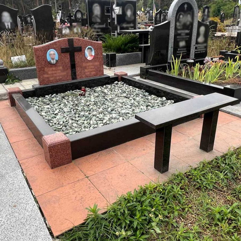 Пам'ятник для сімейної пари на кладовище з червоного граніту № 37716