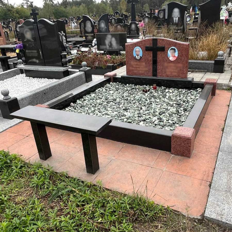 Пам'ятник для сімейної пари на кладовище з червоного граніту № 37716