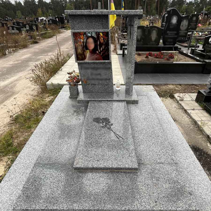 Гранітний пам'ятник з покости та фотосклом на кладовище № 20108