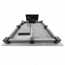 Горизонтальний пам'ятник з надписами  та гранітним цоколем на могилу № 47516