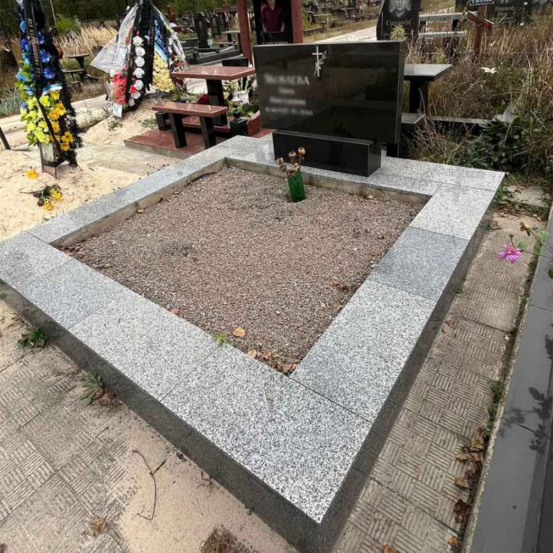 Пам'ятник на цоколі з текстом № 74361