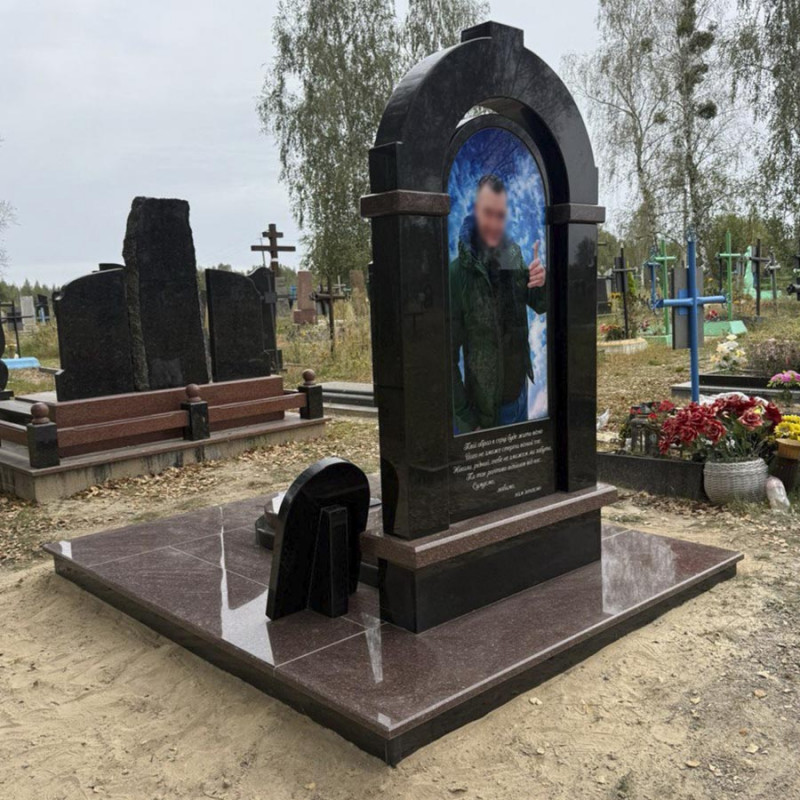 Пам'ятник для військового на кладовище з токівського граніту під ключ № 58067