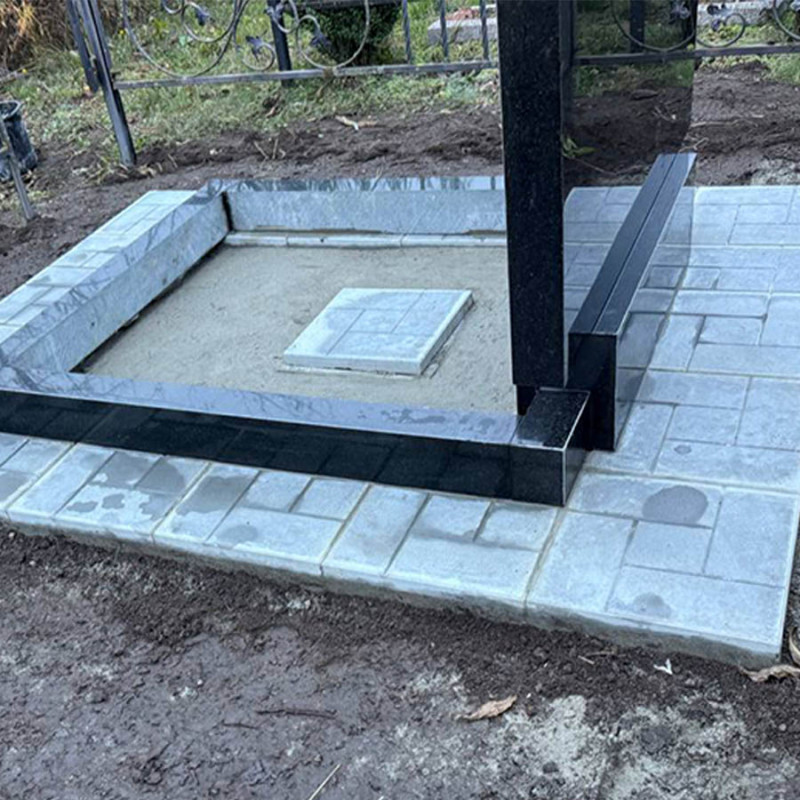 Пам'ятник на двох з надписами на кладовище № 58755 ПК