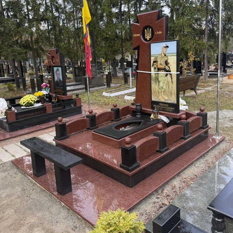 Меморіальний гранітний комплекс військовому з козацьким хрестом № 32665