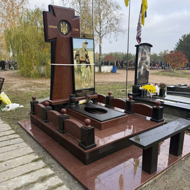 Меморіальний гранітний комплекс військовому з козацьким хрестом № 32665