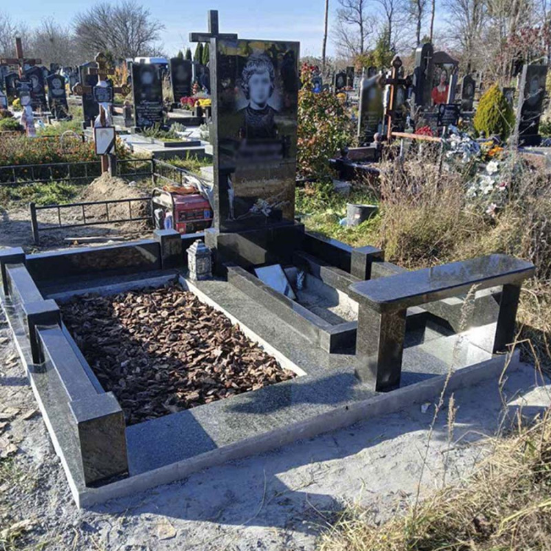 Пам'ятник одинарний на подвійній могилі з лавкою на кладовище № 90431