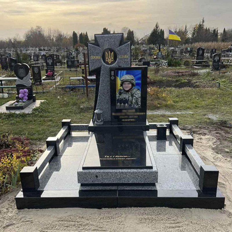 Меморіальний гранітний комплекс військовому з козацьким хрестом на могилу № 99240 ПК