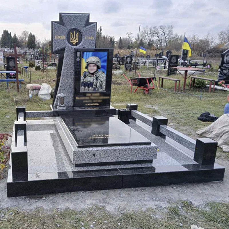Меморіальний гранітний комплекс військовому з козацьким хрестом на могилу № 99240 ПК