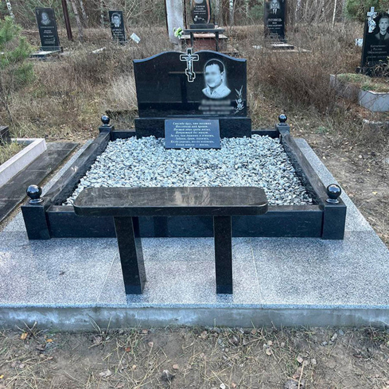 Пам'ятник на двох горизонтальний з хрестом та цоколем № 111853
