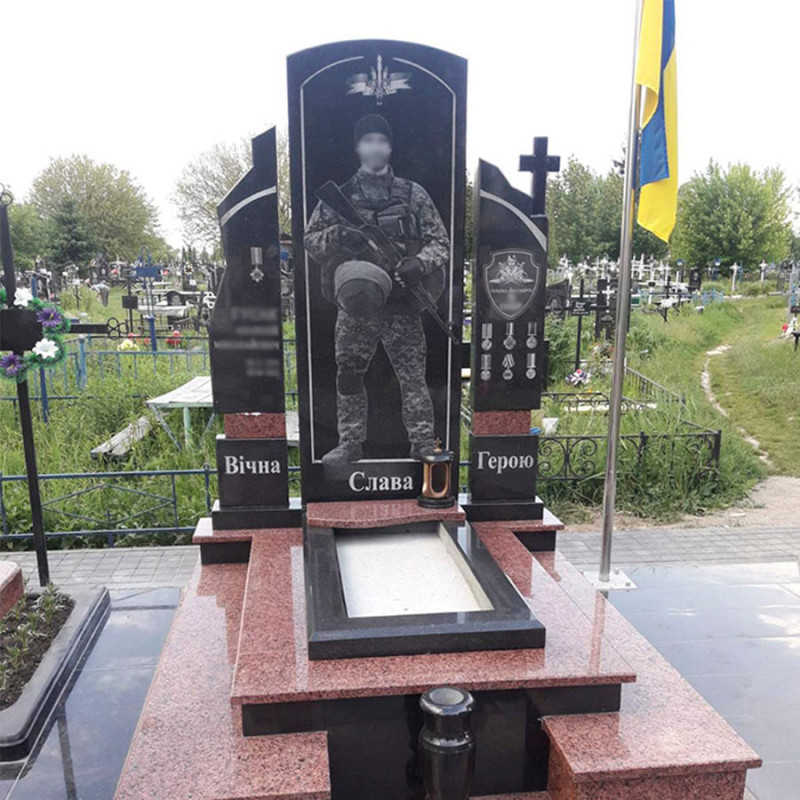 Пам'ятник захиснику на кладовище № 138999