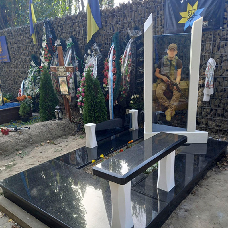 Пам'ятник військовому з фотосклом в повний зріст № 120233