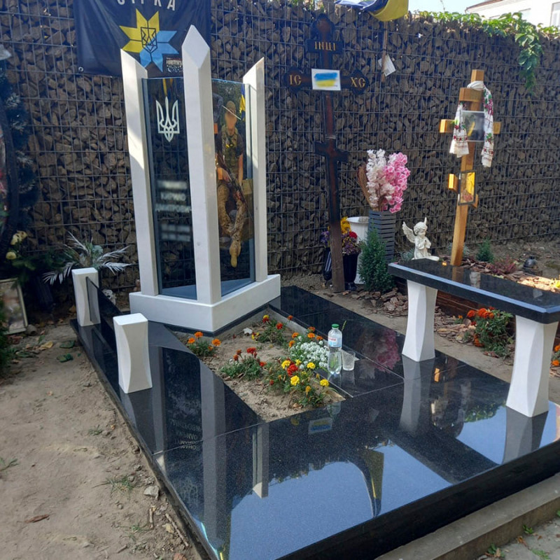 Пам'ятник військовому з фотосклом в повний зріст № 120233