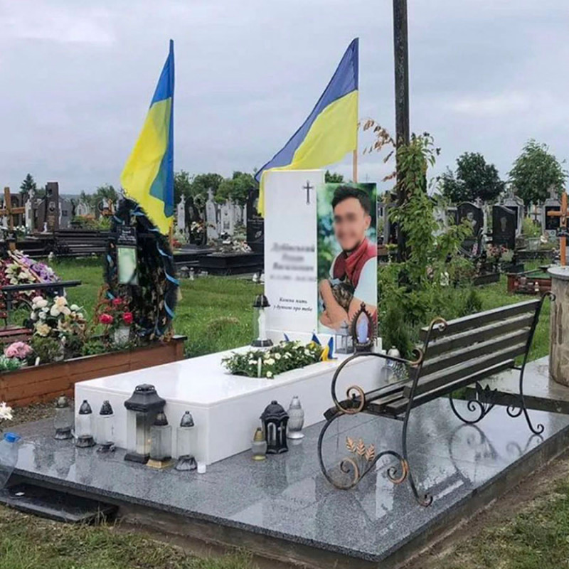 Пам'ятник військовому з кольоровою фотографією № 621455