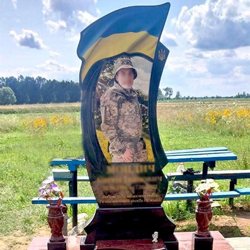 Пам'ятник воїну на постаменті № 53159