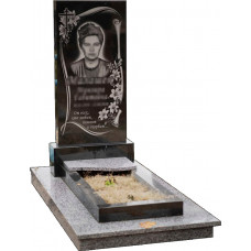Пам'ятник на одного з гарним художнім оформленням № 72477