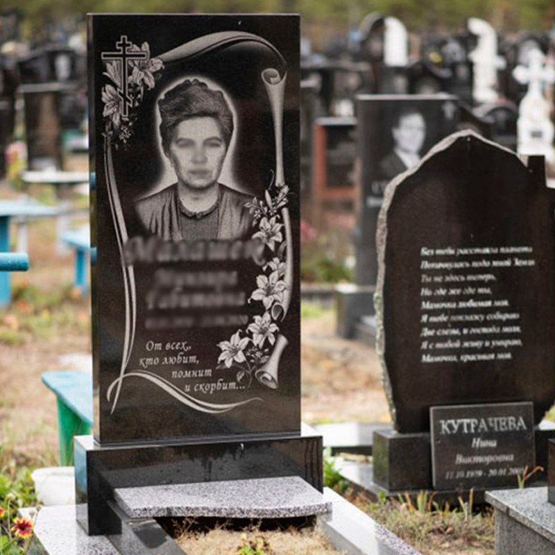 Пам'ятник на одного з гарним художнім оформленням № 72477