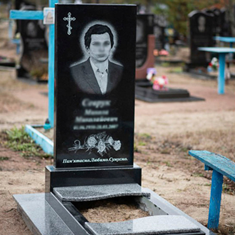 Пам'ятник з гравірованим портретом для мужчини № 405357