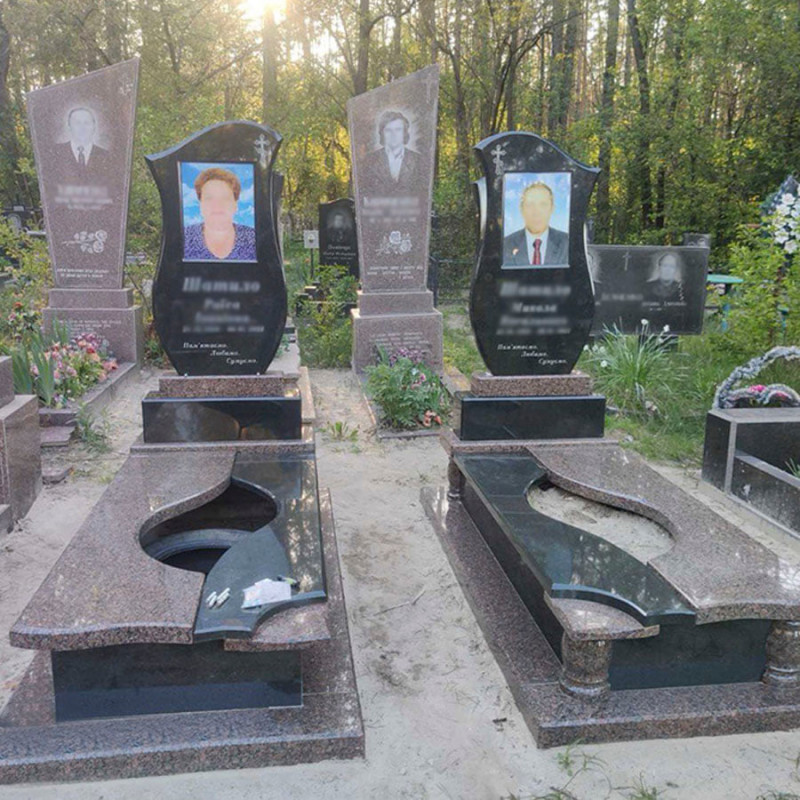 Сімейні пам'ятники з кольоровим портретом 40-60 см № 688756