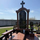 Пам'ятник з колонами і накривним дахом № 893589