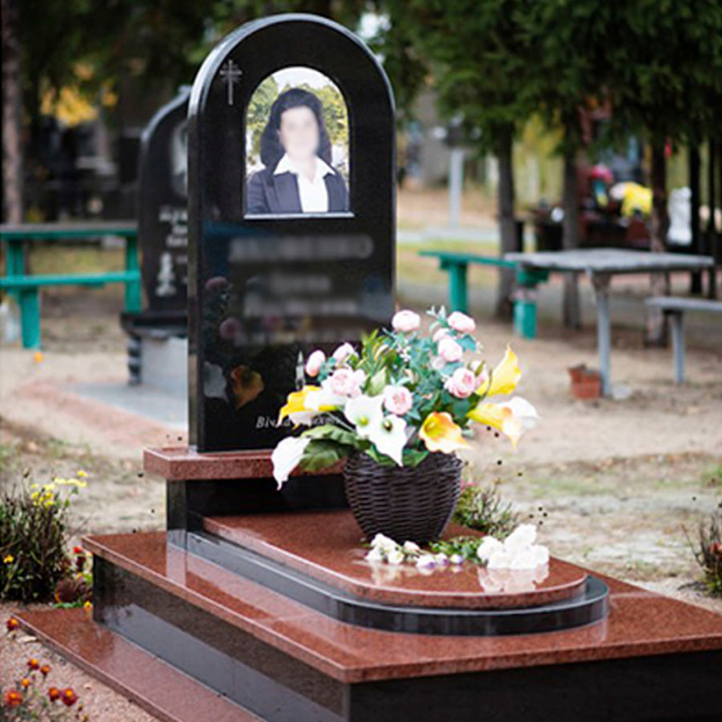 Пам'ятник з кольоровим овальним портретом 30-40 см № 633983