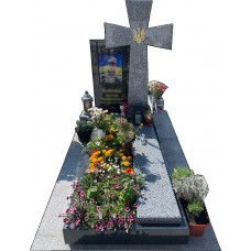 Пам'ятник військовому з козацьким хрестом і кольоровим портретом 40-60 см № 693664