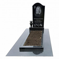 Пам'ятник на одного у формі хвиля з квітником № 83157
