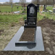 Пам'ятник на одного у формі хвиля з квітником № 83157