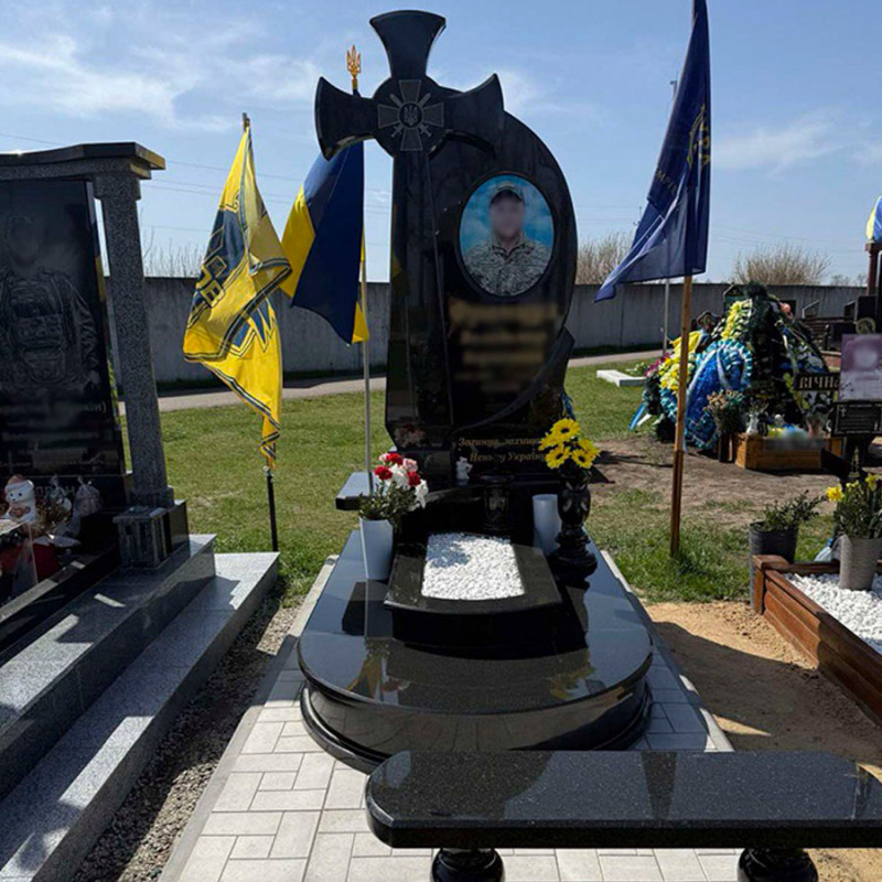 Козацький хрест з кольоровим овальним портретом на могилу № 852362