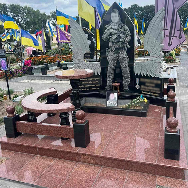 Пам'ятник загиблому воїну з крилами № 924039