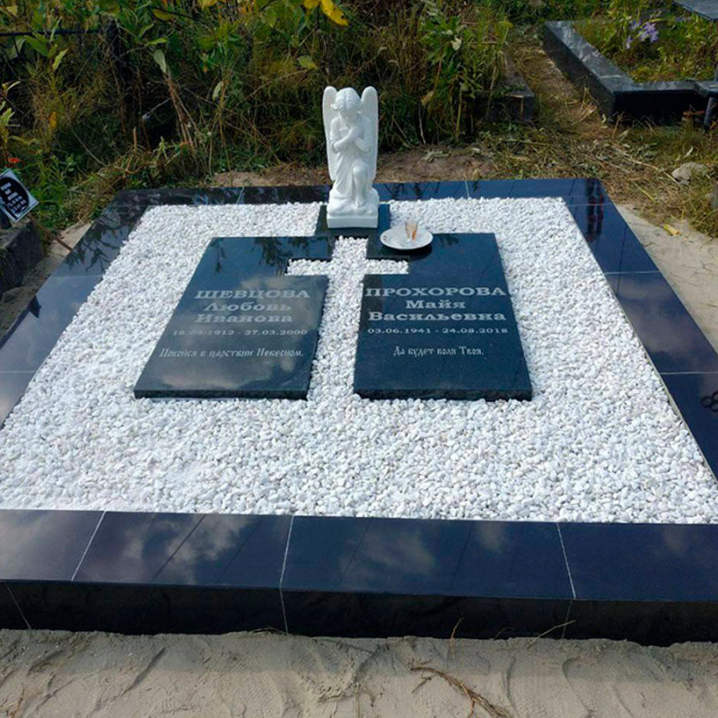 Повітряний хрест з надписами на пам'ятниках та ангелом № 183516