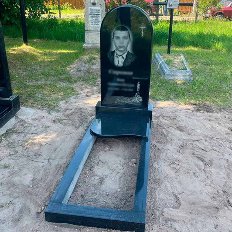 Пам'ятник на одного на кладовище № 794015