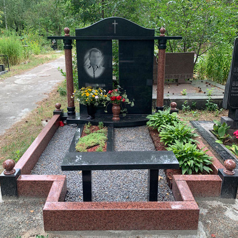 Гранітний комплекс на двох на кладовище з чорного та червоного каменю № 317740