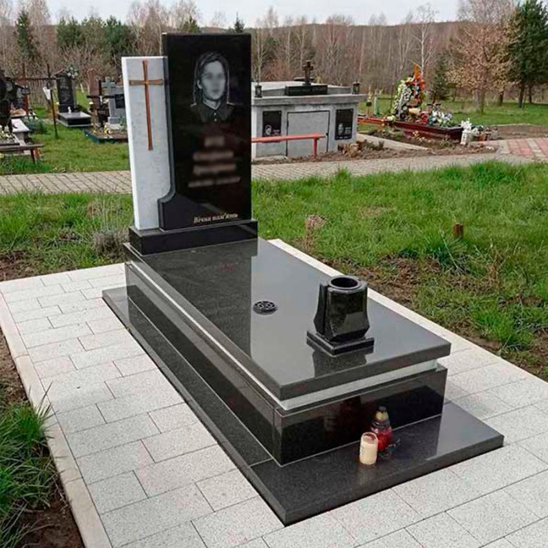 Європейський пам'ятник з боковою колоною № 459977