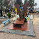 Меморіальний комплекс військовому на кладовище з пам'ятником з крилами № 757813