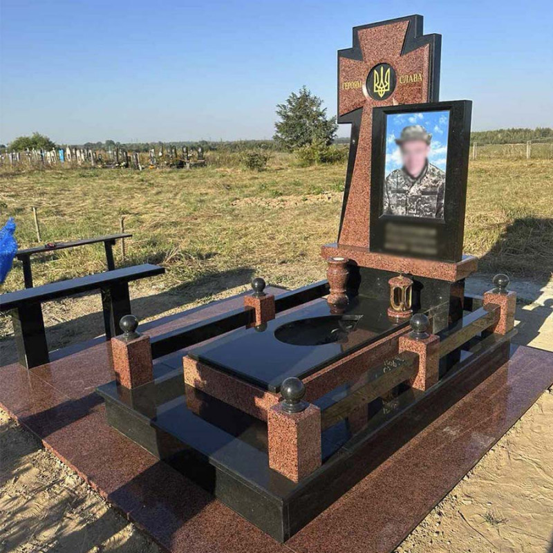 Гранітний меморіальний комплекс воїну з козацьким хрестом № 56818