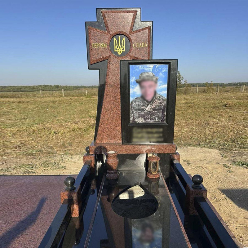Гранітний меморіальний комплекс воїну з козацьким хрестом № 56818