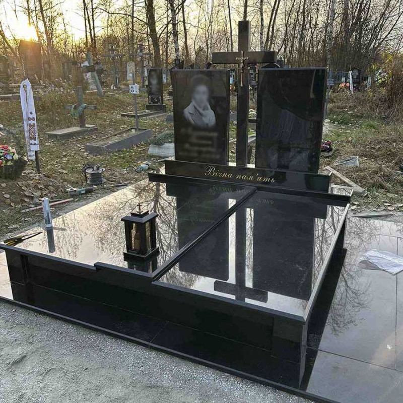 Пам'ятник для двох з гранітним хрестом посередині № 15227